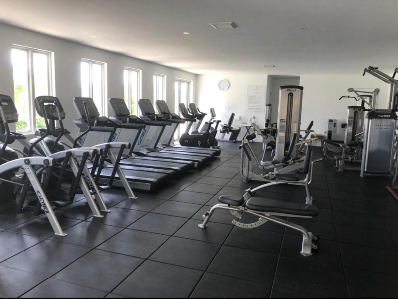 Westmoreland Hills - Mount Standfast - St James - Full Gym Membership Saint James Exteriör bild